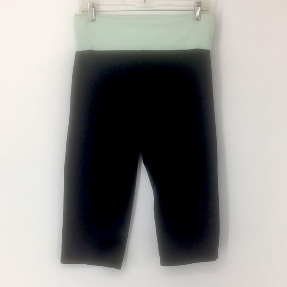 PINK Yoga Crops - Picture 3 of 8